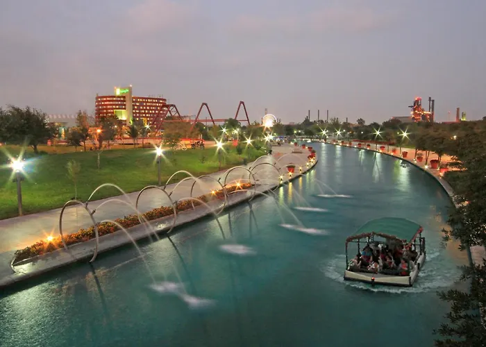 Inn -Parque FundidoraHotel Monterrey